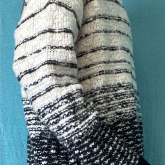 Vince Sweater - Picture 3 of 8